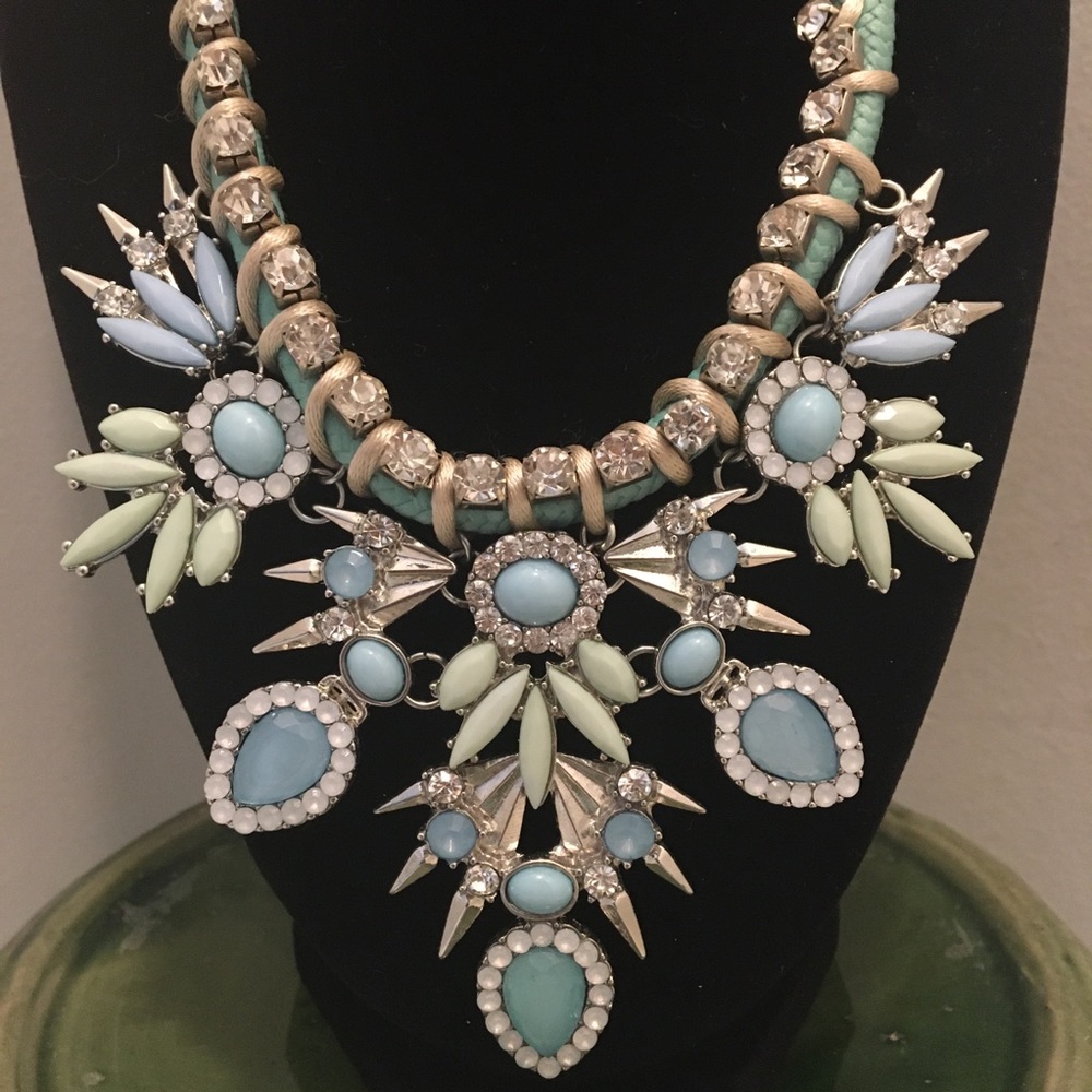 Silver tone chunky statement necklace